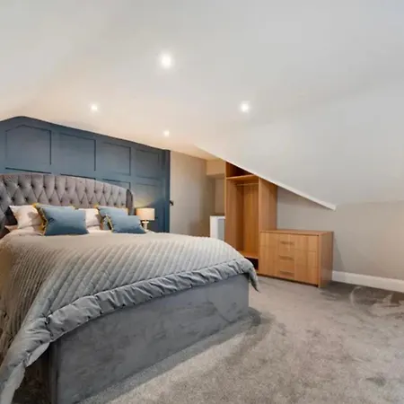 Apartment Elegant Escape Near & Village *