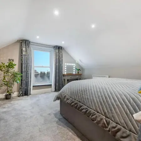 Apartment Elegant Escape Near & Village Windermere